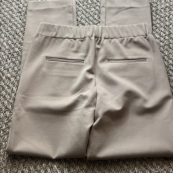 Ann Taylor elastic waist pull on pant. So chic! Sz S - Picture 4 of 6